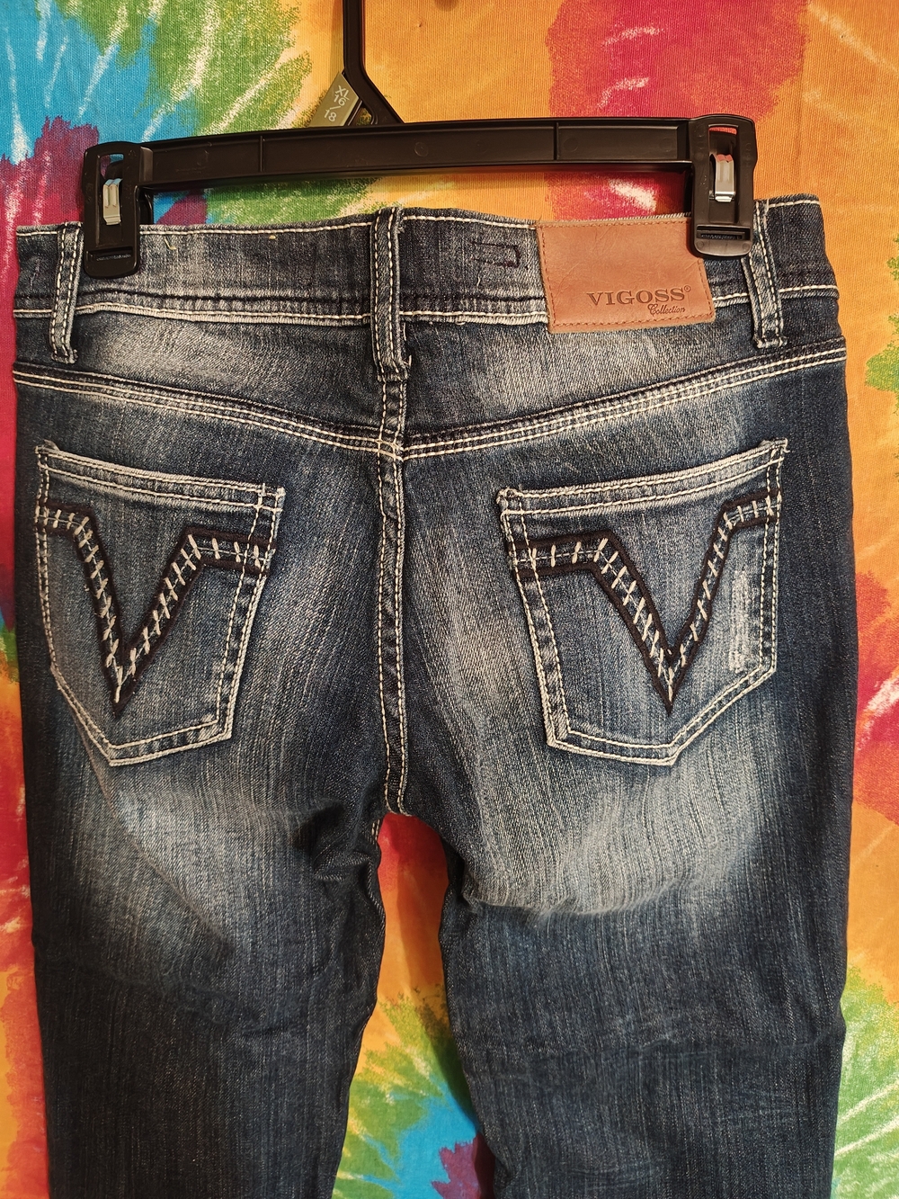 NWOT, Ladies 'Vigoss' Dark Wash Stretch Capris- Blue